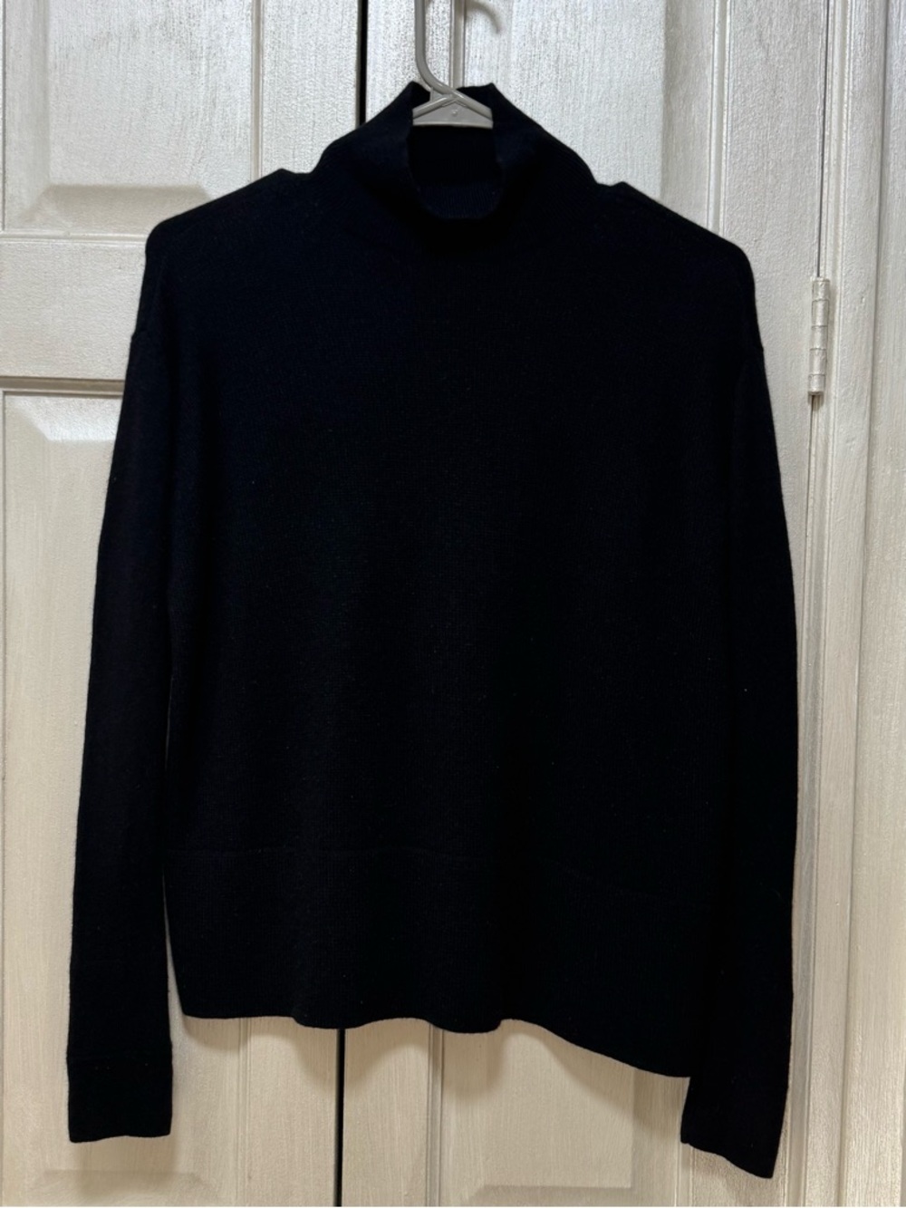 The Boxy Oversized Turtleneck in Black Cashmere from Everlane Sweater Size XS
